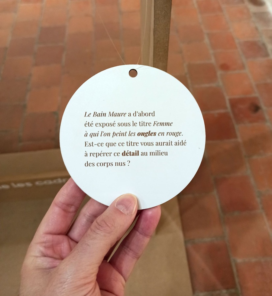 Cartel expliquant ce que le dispositif met en avant