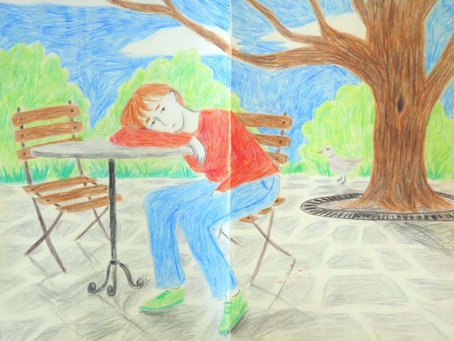 Illustration colorées réalisée aux crayons de couleur, représentant une fille à l'air pensif, le regard en notre direction,
              affalée sur une table de bistro et assise sur une chaise. La scène se passe sur une place au sol en pierres, un arbre en fond et une
              tourterelle turque à ses pieds.